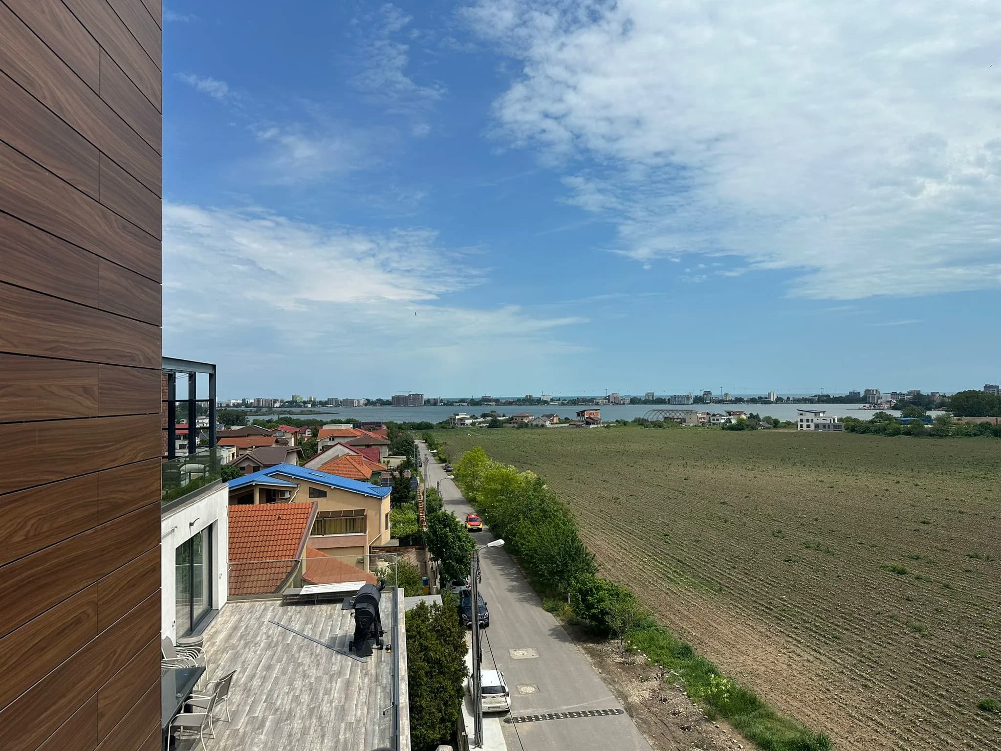 Vedere panoramică spre lacul Siutghiol de la nivelul superior al ansamblului